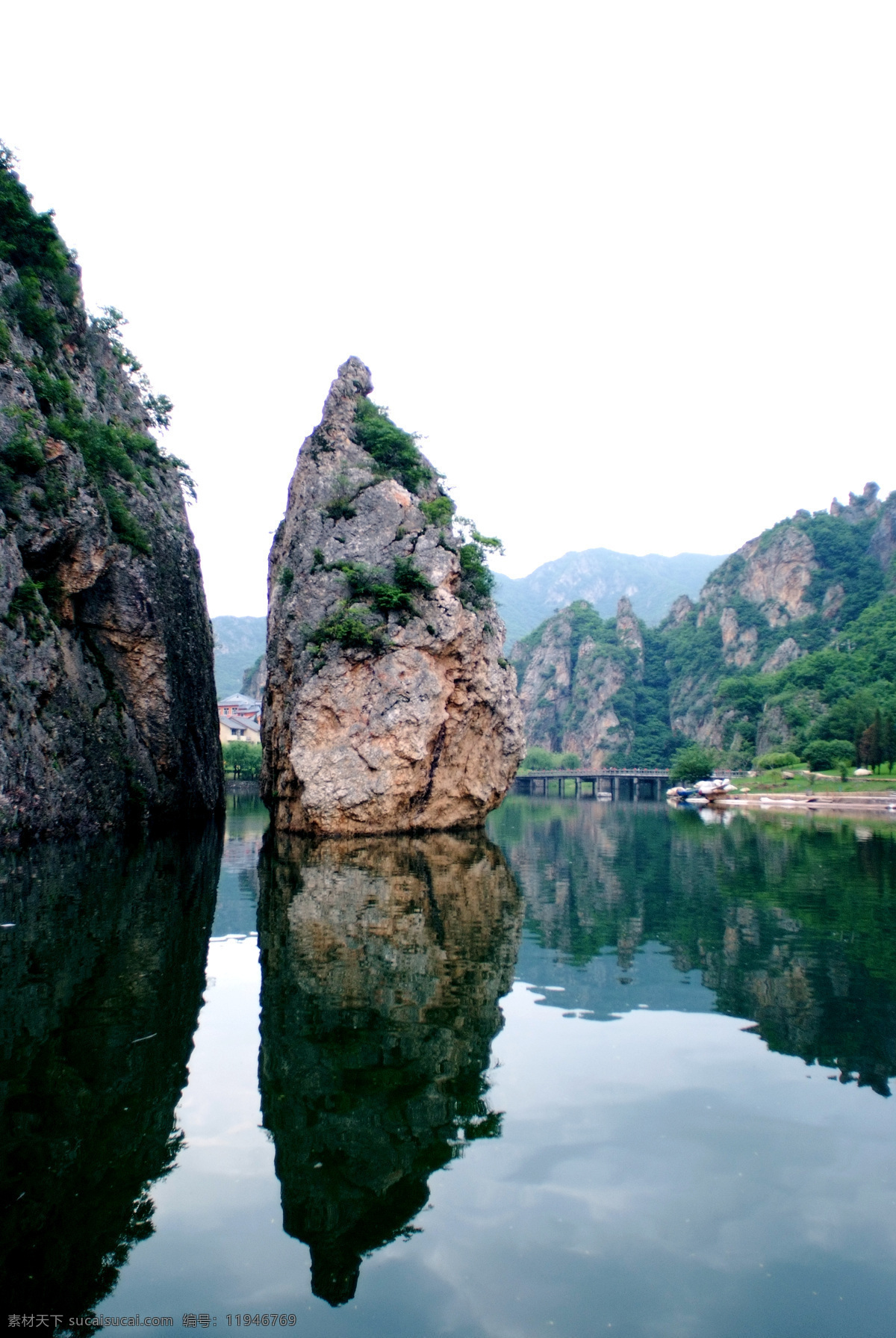 单反 风景 风景名胜 湖光山色 美景 青山绿水 山水 摄影图库 冰峪沟剪影 辽宁 冰峪沟 数码单反 finepixs5 原片 未处理 碧波荡漾 水中倒影 自然景观 摄影作品 psd源文件