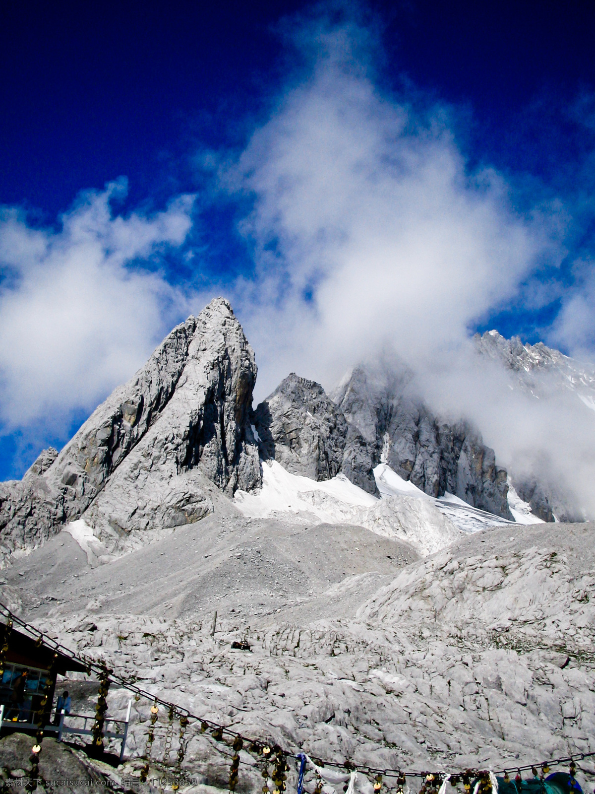 美丽 雪山 美丽风景 山峰 高山 风景摄影 铁索桥 山水风景 风景图片