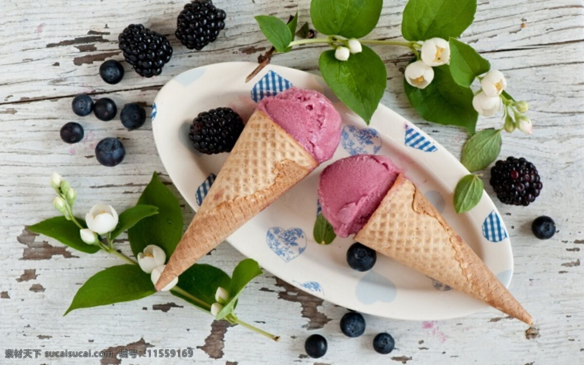 蓝莓 甜筒 冰淇淋 蓝莓冰淇淋 桑葚 夏天 甜品 冰淇淋球 彩色 冰激凌球 水果味 甜点 夏日美食 美食 食品 食物 小吃 粮食 零食 美味 好味道 可口 餐饮美食 西餐美食