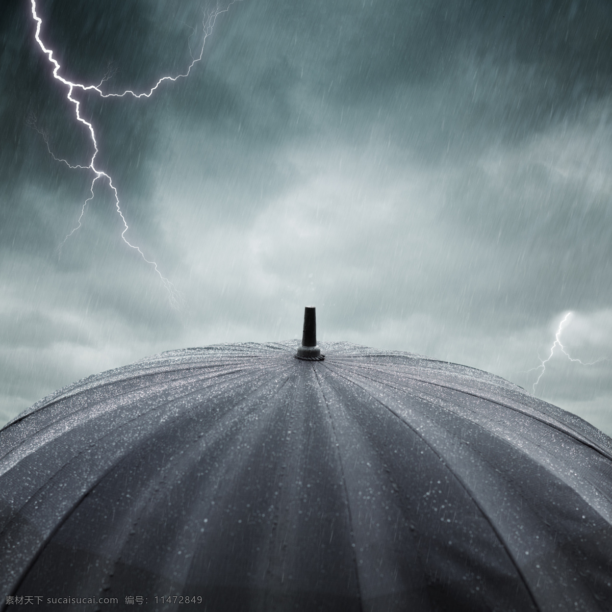 闪电与雨伞 雨伞 打伞 雷阵雨 下雨 雨天 闪电 雷电 其他类别 生活百科 灰色