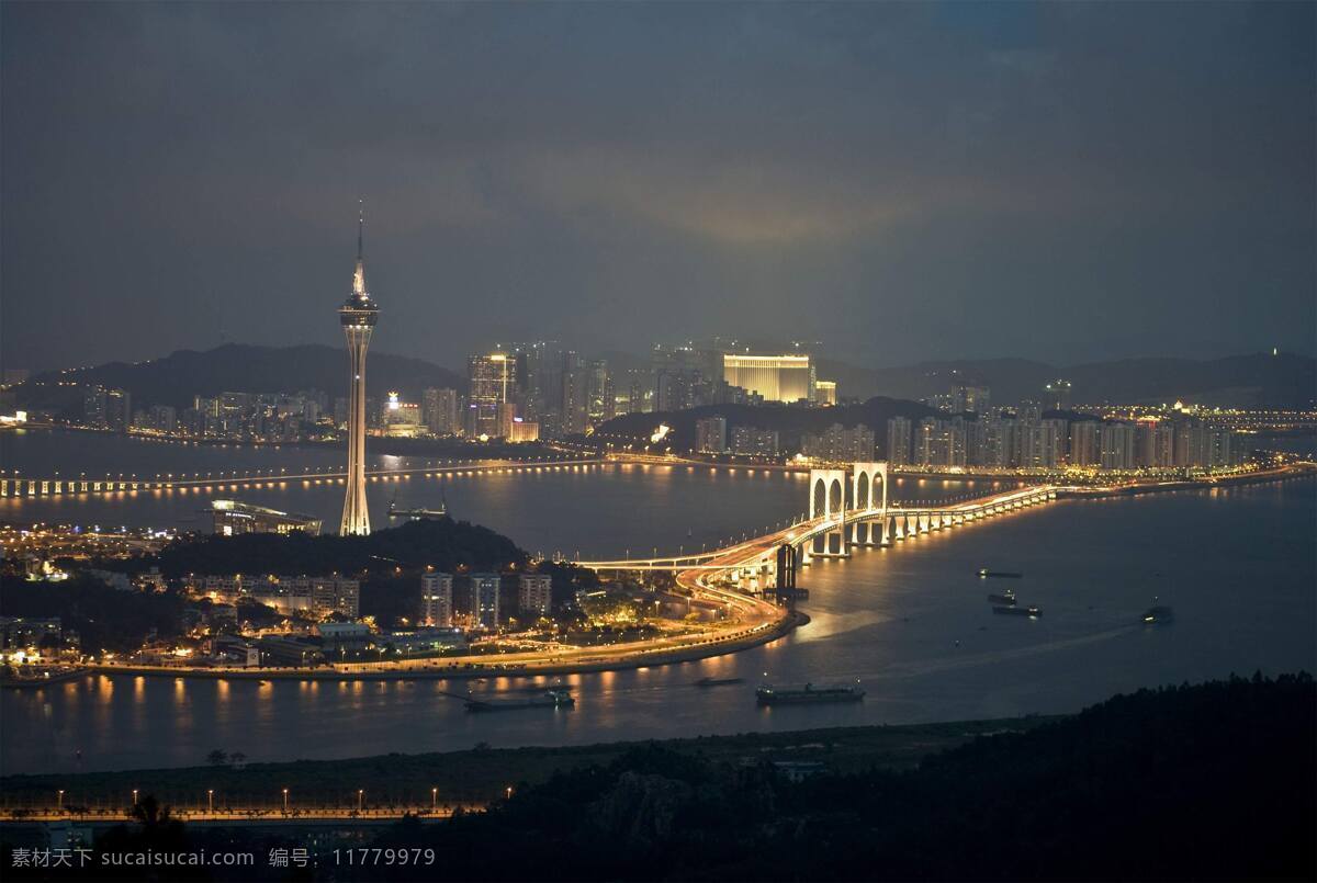 澳门 朦胧 夜色 氹仔湾 观光塔 澳门大桥 友谊大桥 高层住宅楼 大厦建筑 建筑群 灯光灿烂 低矮山坡 夜空 淡淡雾霾 城市景观 旅游风光摄影 台港澳 旅游风光 旅游摄影 国内旅游