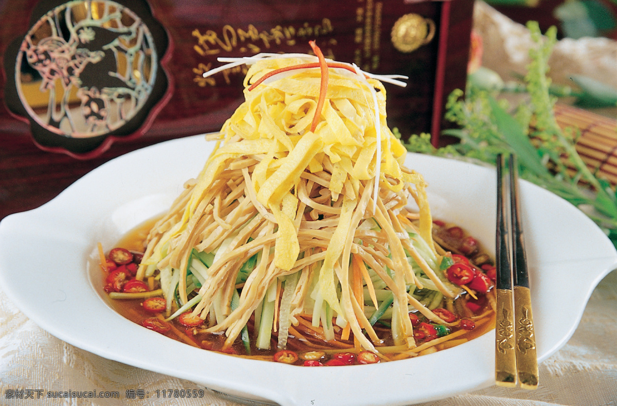米椒素什锦 豆腐丝 鸡蛋丝 黄瓜丝 青红椒 盘子 筷子 传统美食 餐饮美食
