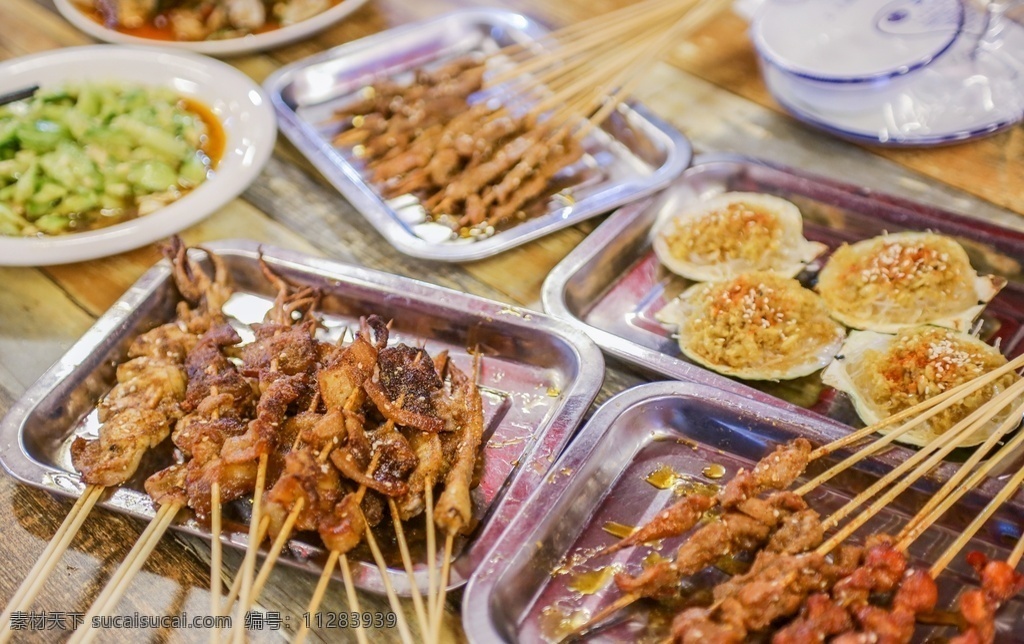 烤串 烧烤 羊肉串 牛肉串 猪肉串 肉串 小吃 大排档 夜宵 烤肉 烤扇贝 摄影特色小吃 餐饮美食 传统美食