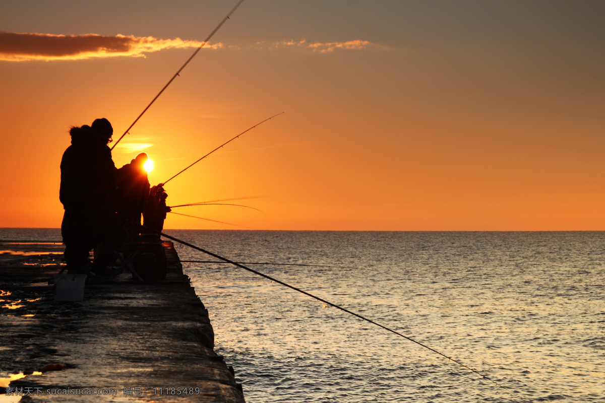海边钓鱼的人 钓鱼的男人 鱼杆 渔具 垂钓 黄昏美景 大海风景 海面 水中生物 生物世界 橙色