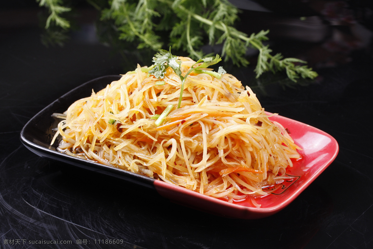 土豆丝 酸辣土豆丝 特色小吃 小菜 开胃小菜 凉拌 凉拌土豆丝 香菜 传统美食 餐饮美食