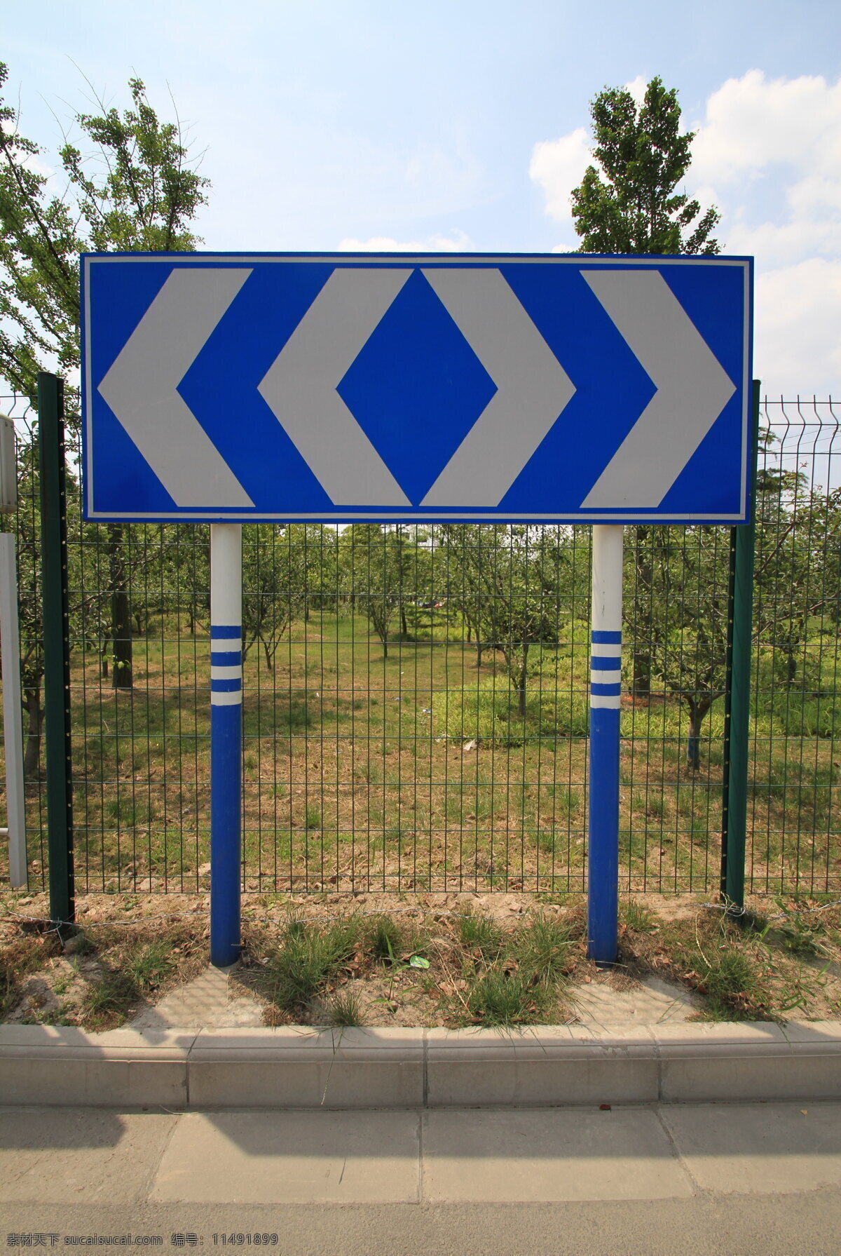 导向标志 交通 标志 导向 箭头 左右行走 丁字 路口 fenghc 交通信号 交通标志 建筑摄影 建筑园林