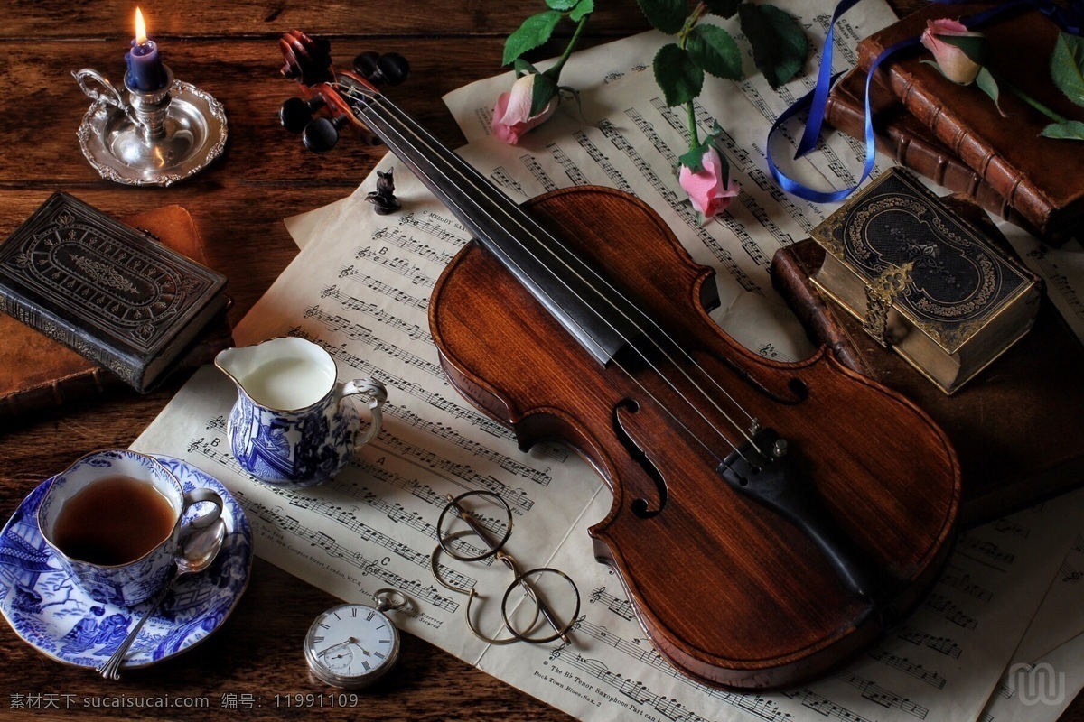 唯美 桌上 小提琴 桌子 杯子 乐谱