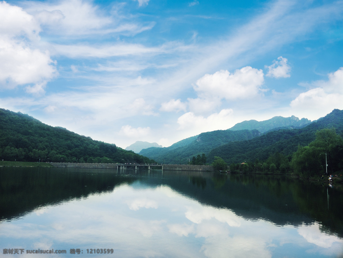 玉渡山风景 玉渡山 山峰 湖泊 倒影 远山 天空 蓝天 白云 云朵 自然风景 自然景观