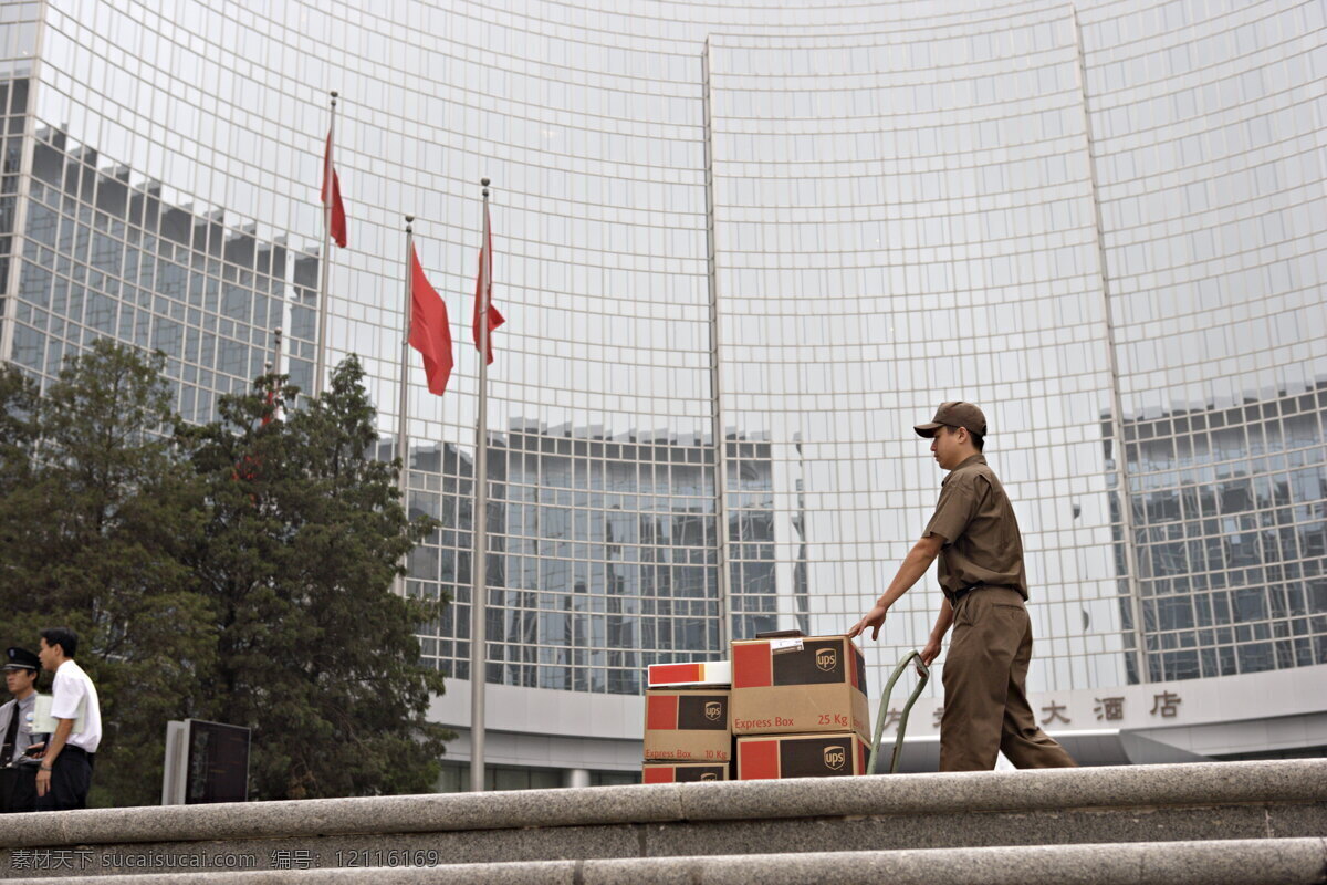 ups 风景 红旗 货运 建筑景观 快递员 男人 人物 ups快递员 职业 送货 物流 快运 自然景观 psd源文件