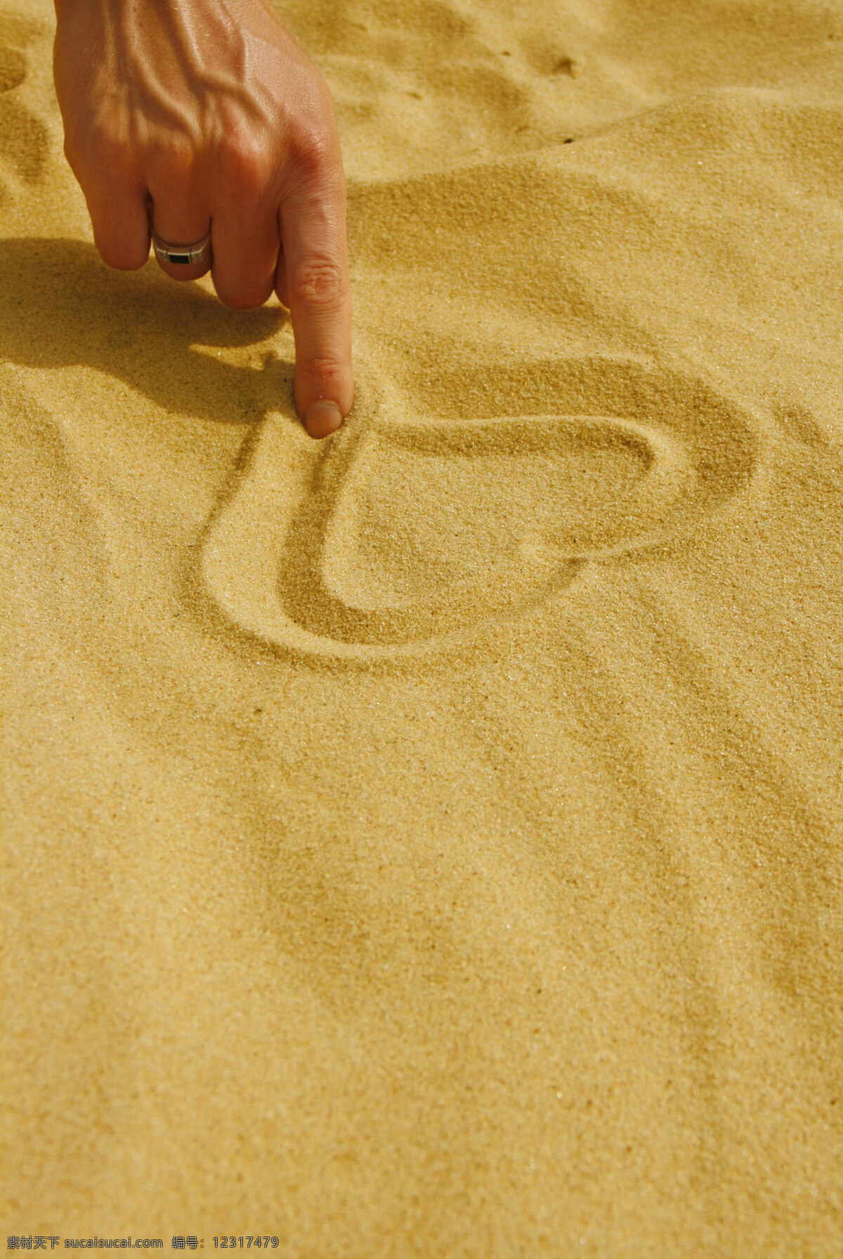 手绘 心 海滩 上 沙子
