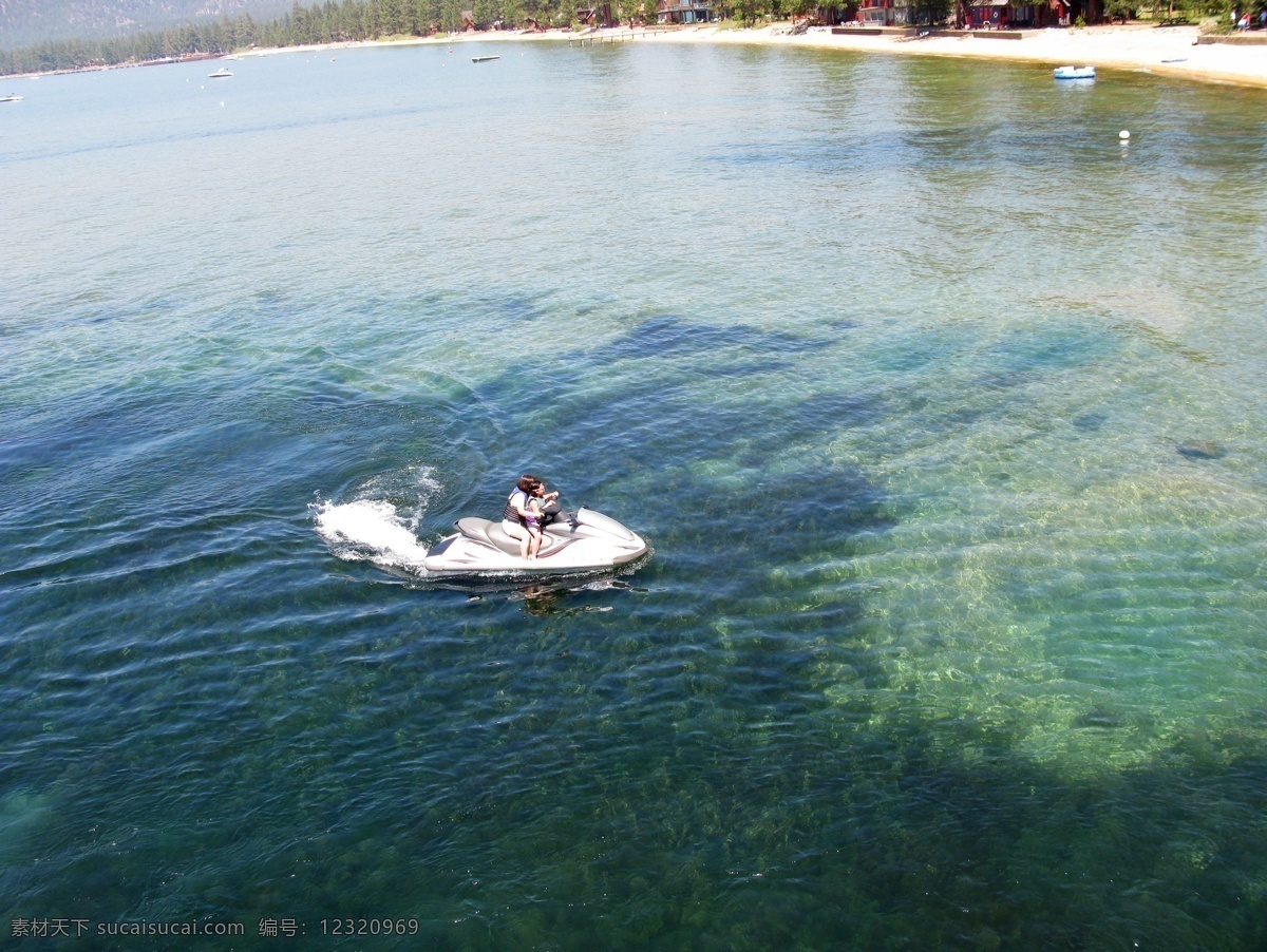 国外旅游 湖 湖面 湖水 旅游摄影 美国 清澈 汽艇 洛杉矶 游人 摩托艇 游艇 湖岸线 风景 生活 旅游餐饮
