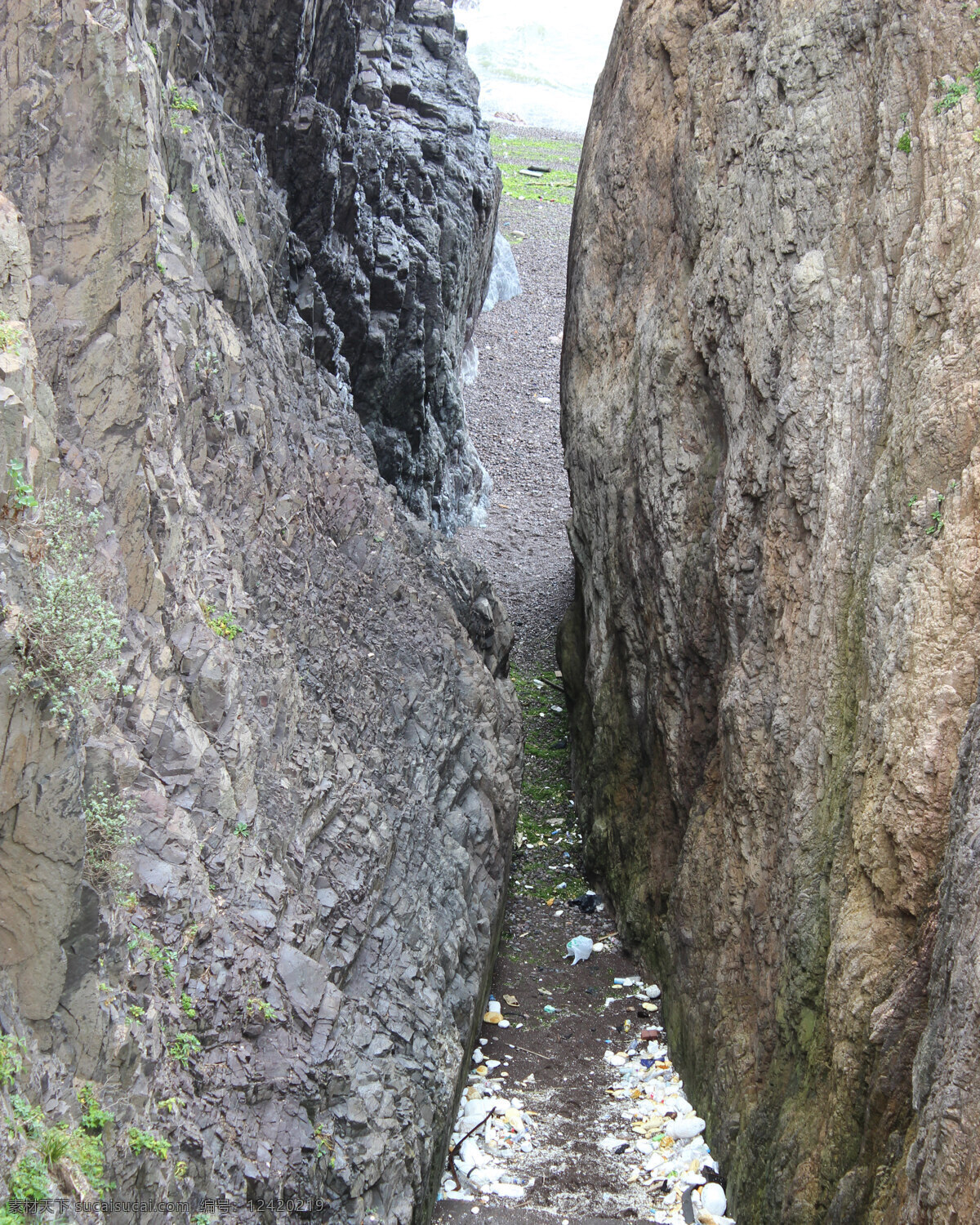 陡峭山壁 山壁 景区 景点 栈道 石壁 山 悬崖 峭壁 陡峭 树木 天空 自然风景 自然景观 旅游摄影