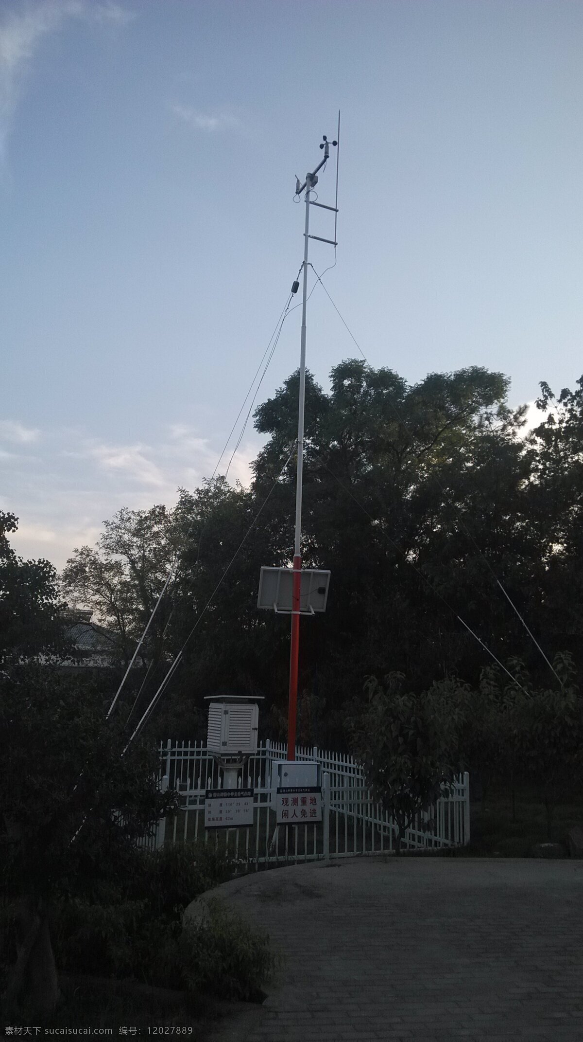 风向标 简易 科学研究 树木 太阳能 现代科技 自动 气象站 自动气象站
