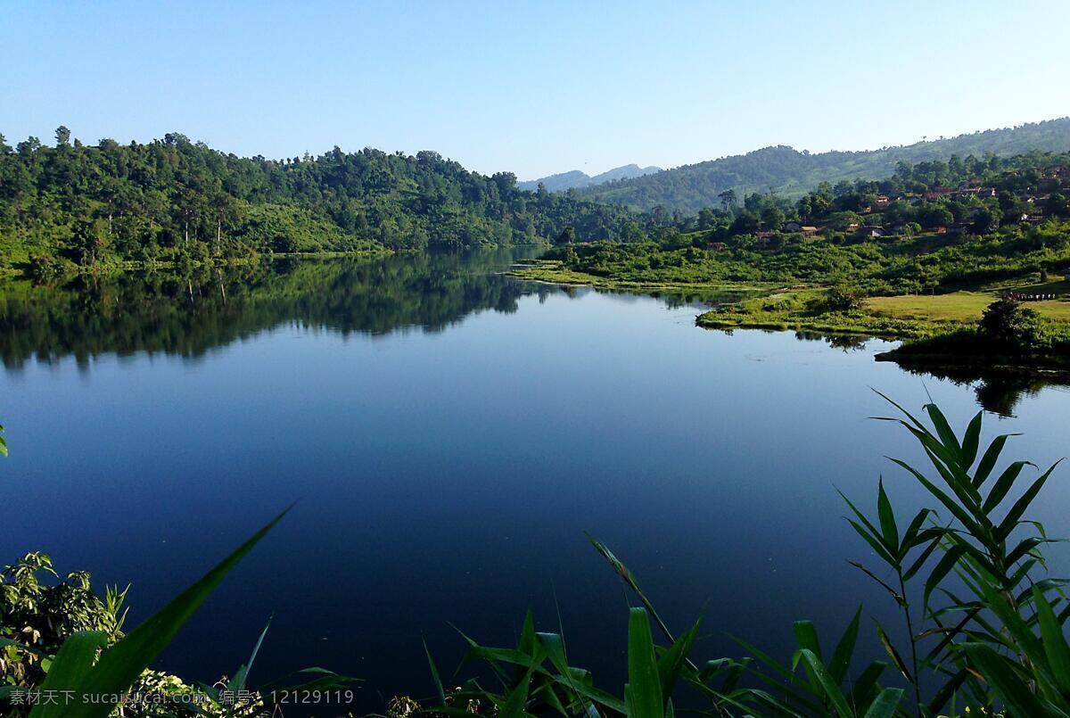 树木倒影美景 树木倒影 倒影 镜像 倒影美景 镜像美景 对称美景对称 倒影之美 自然景观 自然风景