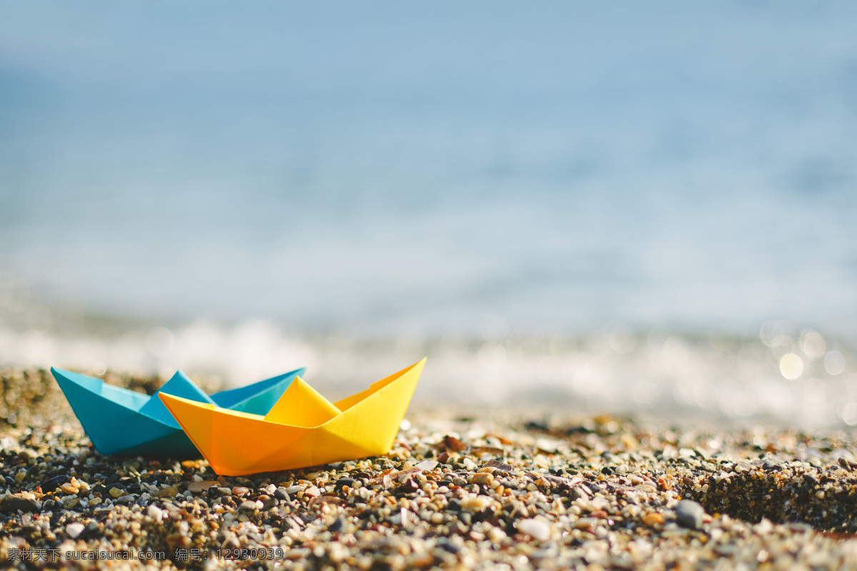 沙滩上的纸船 沙滩 上 纸船 海报 背景 夏季 度假 其他类别 生活百科 灰色