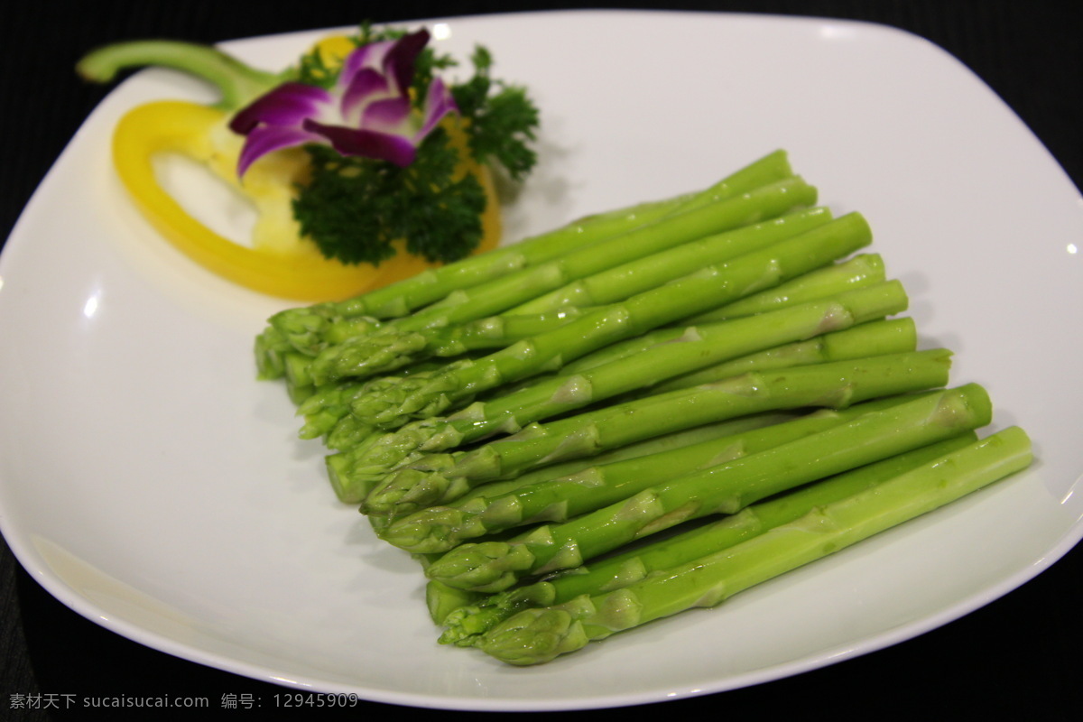 清炒芦笋 清炒 芦笋 绿色 清甜 白碟 紫花 蔬菜 传统美食 餐饮美食