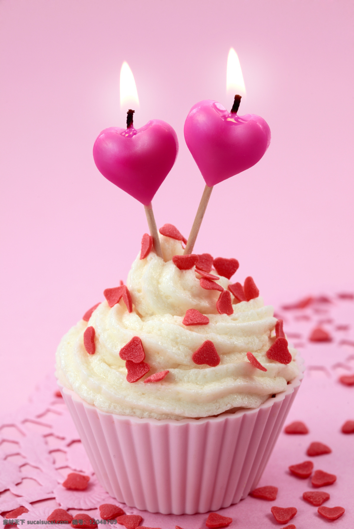 爱心 小 蛋糕 情人节 甜蜜 浪漫 食物 甜品 蜡烛 爱心蜡烛 爱心图片 生活百科