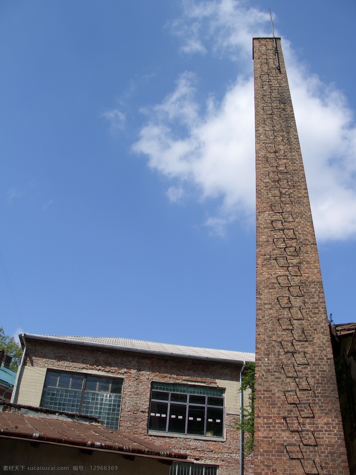 烟筒 烟囱 建筑 工业 房屋 厂房 车间 生产 基地 蓝天 建筑摄影 建筑园林