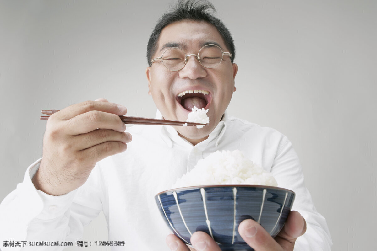 开心 吃 米饭 男人 美味 好吃 食物 可口 诱人 张大嘴巴 夸张表情 男性 吃饭 男人图片 人物图片
