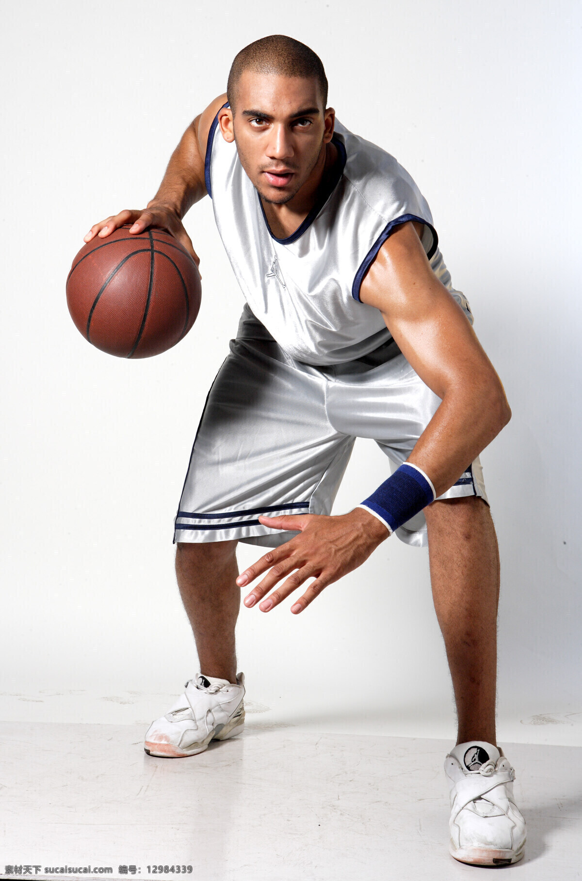 动感 防护 黑人 活力 健康 篮球 男性男人 人物图库 运动 运球 健壮 假动作 进攻 运动活力 psd源文件