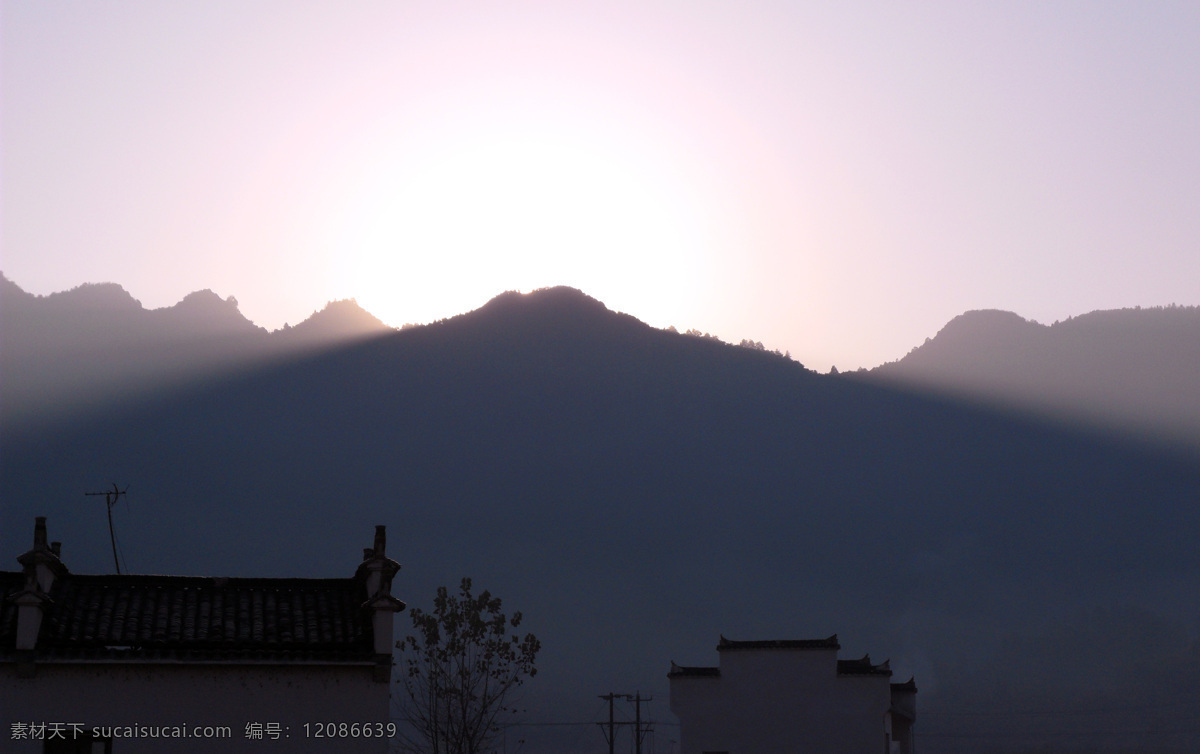 日出 山峦 逆光 早上 房子 屏山 自然风景 自然景观