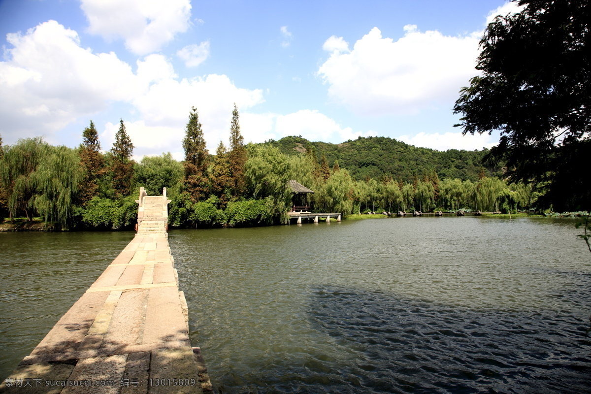 自然风景 摄影图片 天空 蓝天白云 旅游 风景 美景 自然景观 旅游摄影 湖泊 石板桥 树木 山水风景 风景图片