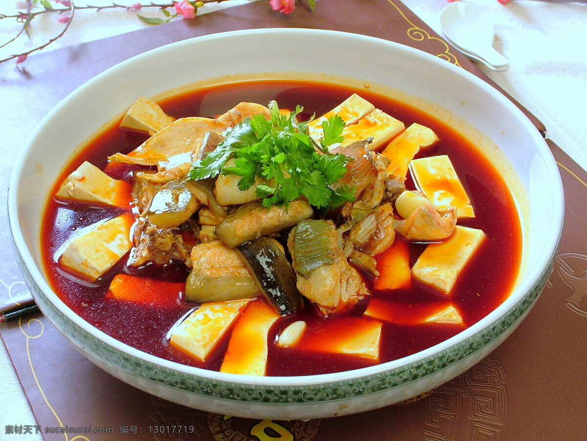 鲶鱼豆腐 鲶鱼烧豆腐 鲶鱼 豆腐 烧豆腐 烧鲶鱼 热菜 餐饮美食 传统美食