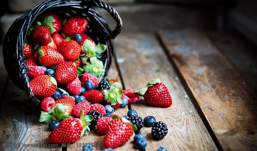 一篮子水果 草莓 蓝莓 竹篮 高清 水果 生物世界