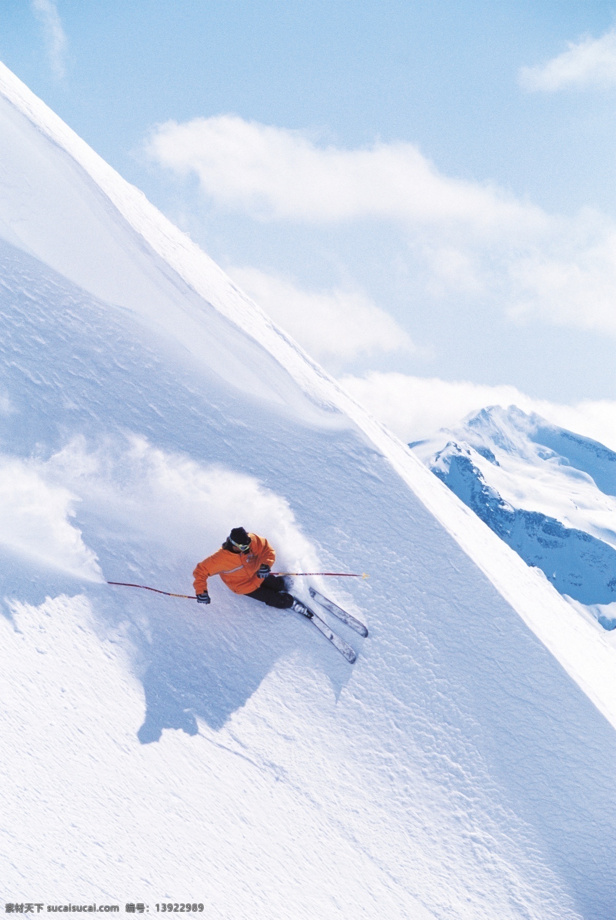雪山 上 滑雪 运动员 高清 冬天 雪地运动 划雪运动 极限运动 体育项目 下滑 速度 运动图片 生活百科 美丽 雪景 风景 摄影图片 高清图片 体育运动 白色