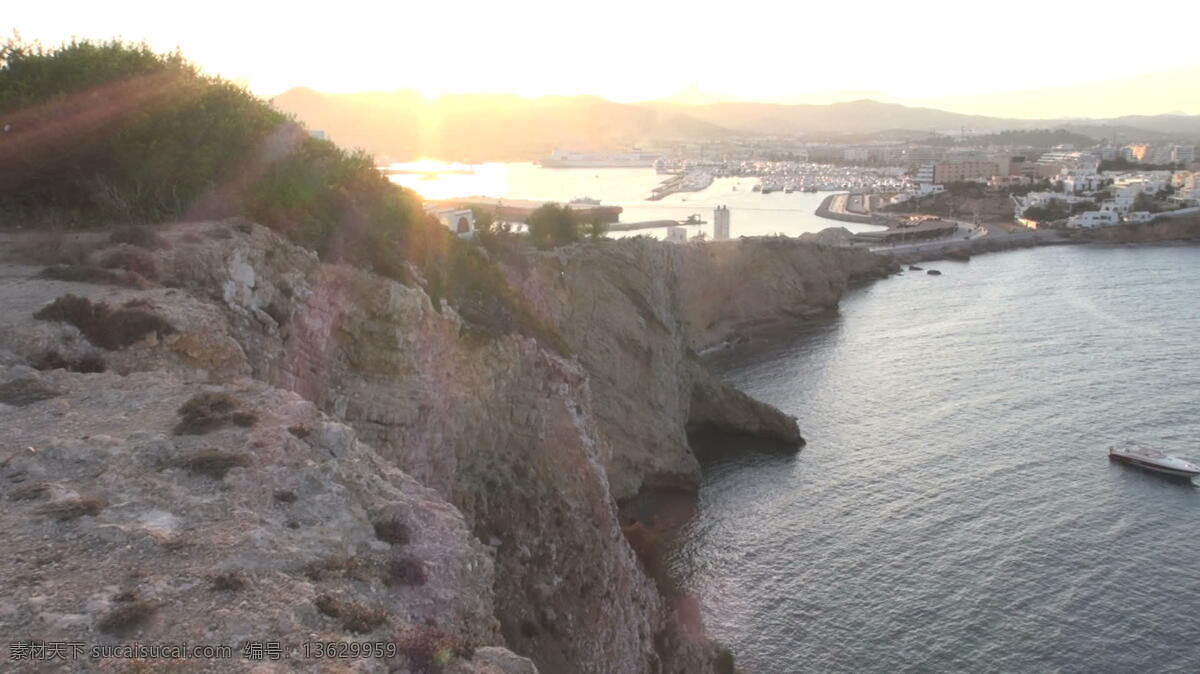 太阳 亲吻 山 西班牙港 泛 股 录像 西班牙 欧洲 国际 国外 海洋 水 港口 海湾 船 阳光 射线 镇 市 村 沙滩 岩石 avi 灰色