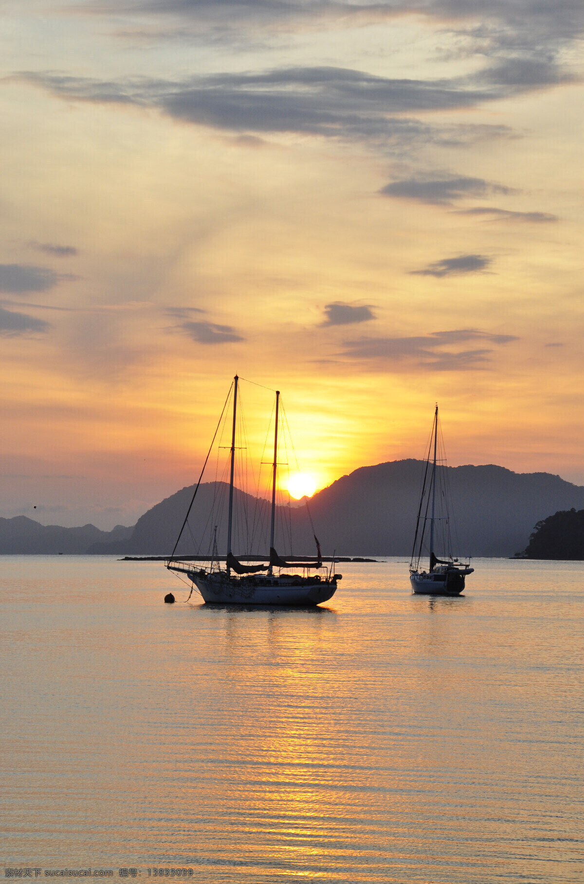 日出 海上日出 晨曦 游艇 帆船 黄昏 夕阳 风景 云彩 红霞 傍晚 国外旅游 旅游摄影