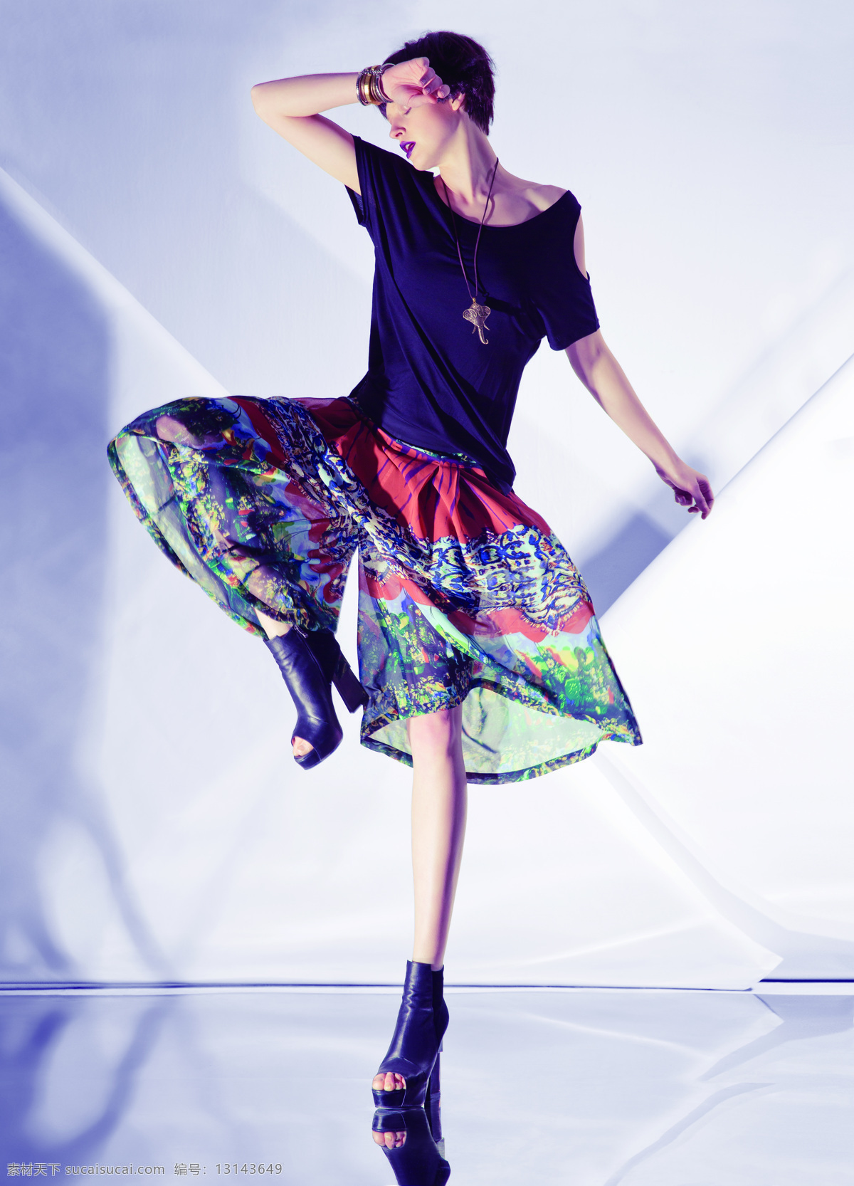 时尚女装 品牌女装 夏装 彩裙 服装画册 形象代言 女装代言人 模特 人物摄影 人物图库