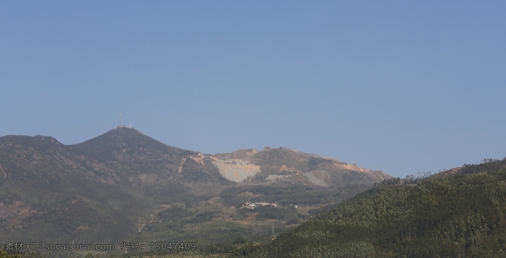 矿山石壁图片 矿山 石壁 石材开采 乐翔石材 石材矿山远景 乐翔矿山 建筑园林 园林建筑