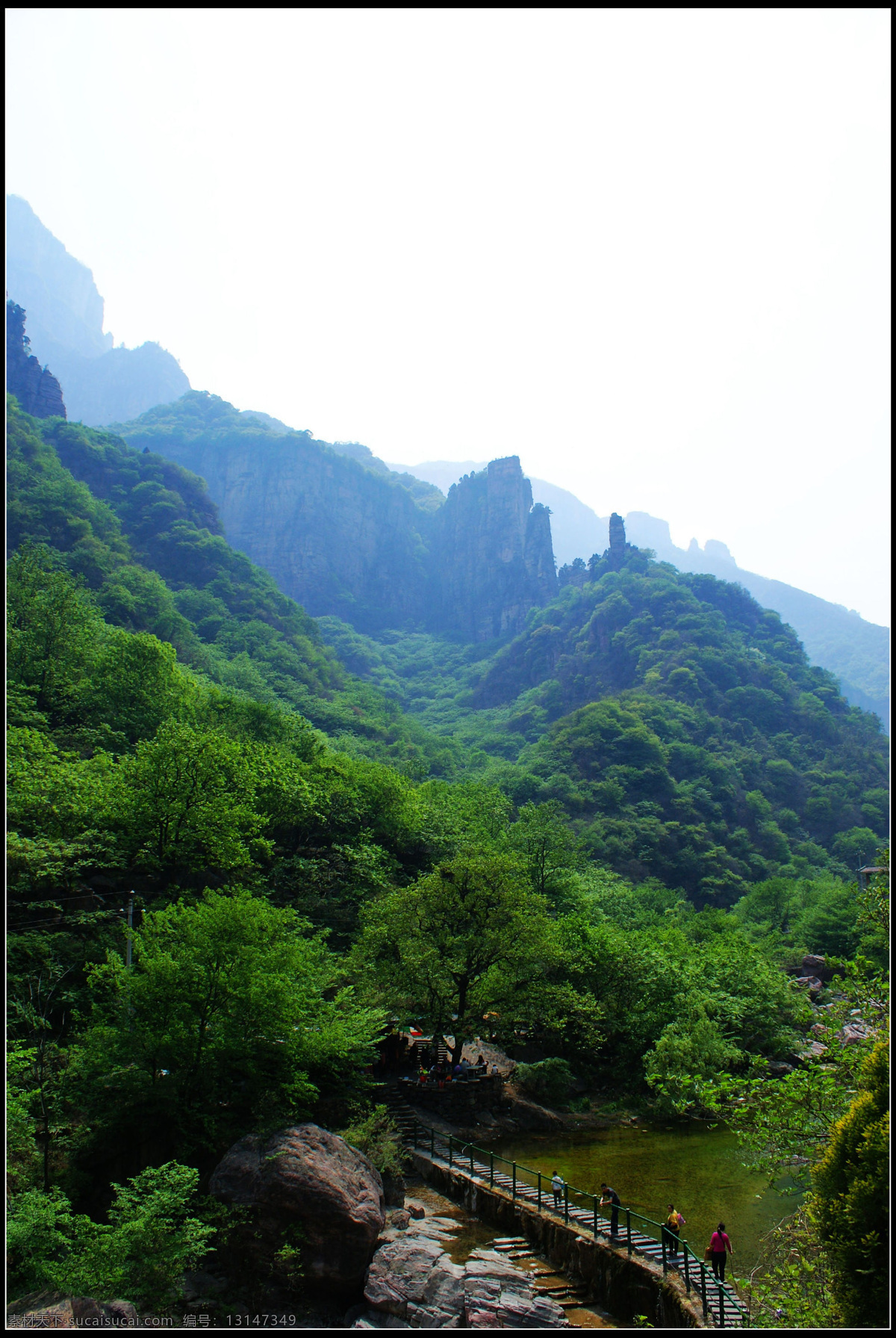 太行山风光 太行山 群峰 峡谷 湖水 小桥 游人 绿树 树林 自然风景 自然景观