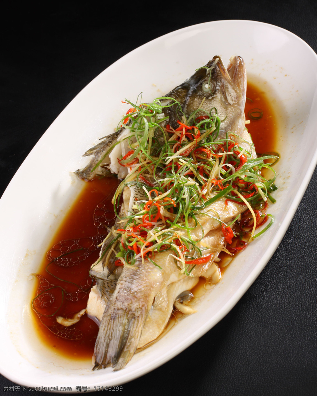 清蒸鲈鱼 鲈鱼 清蒸 清淡 耗油鲈鱼 水产 美味 小吃 餐饮美食 传统美食