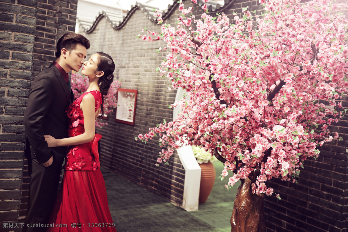 桃花 亲吻 恋人 唯美 婚纱照 美丽鲜花 美丽花朵 婚纱摄影 浪漫 情侣 恩爱 新人夫妻 甜蜜 爱人 美女新娘 美女模特 帅哥 男士 男人 新郎 男性模特 婚纱艺术照 婚纱写真 情侣图片 人物图片