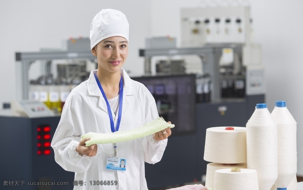 工人 检验人员 女工人 产品检验 工作 机器 认真 女性 职业人物 人物图库
