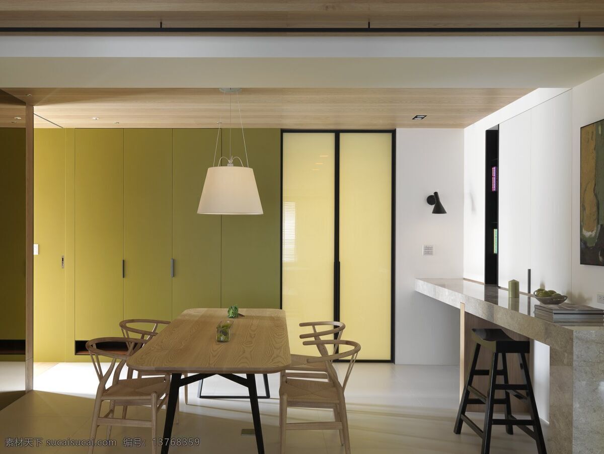 简约 餐厅 长方形 木质 餐桌 装修 效果图 壁画 方形吊顶 黄色墙壁 灰色地板砖 书桌