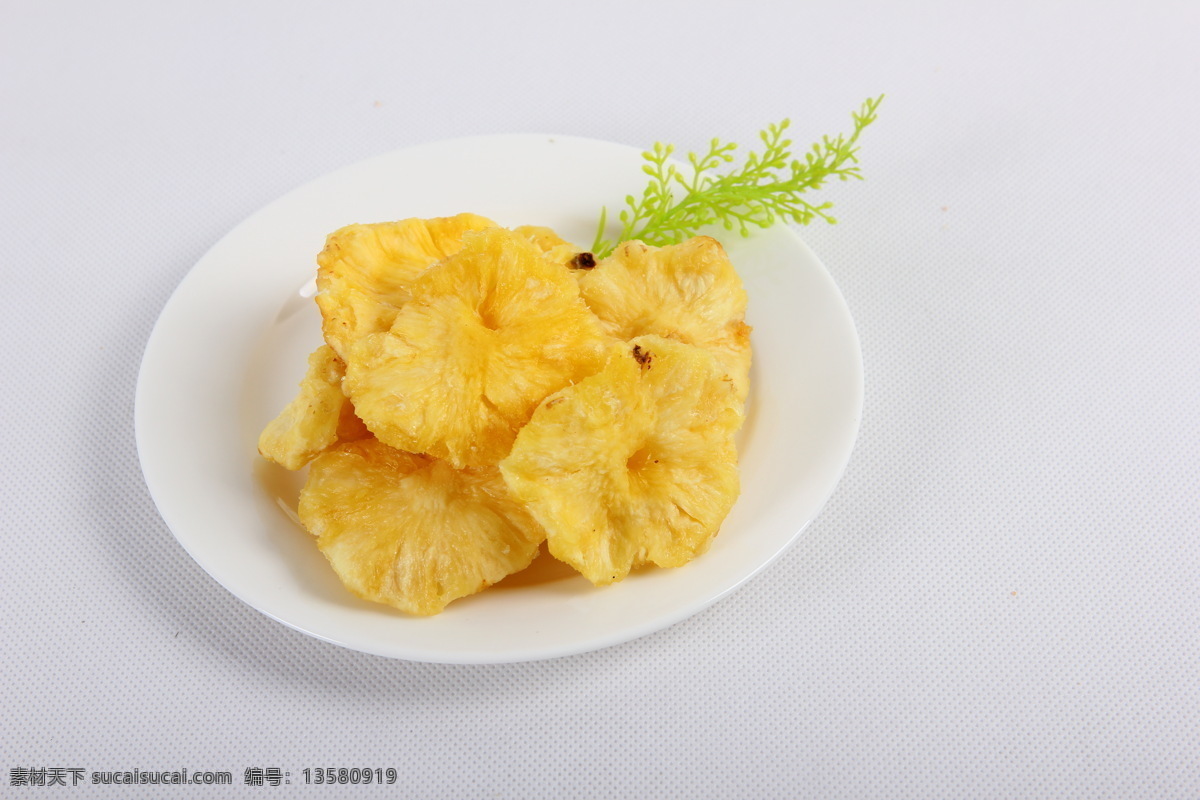 菠萝干 菠萝 大图 高清 盘子 黄色 菠萝片 传统美食 餐饮美食