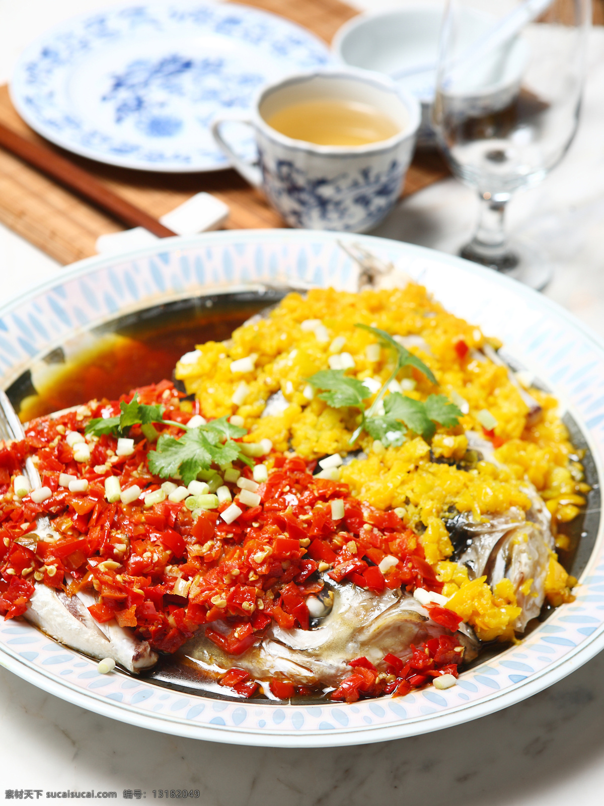 剁椒鱼头 剁椒双色鱼头 双味鱼头 湘菜 中餐 鱼头 辣椒 美食 美味 传统美食 餐饮美食