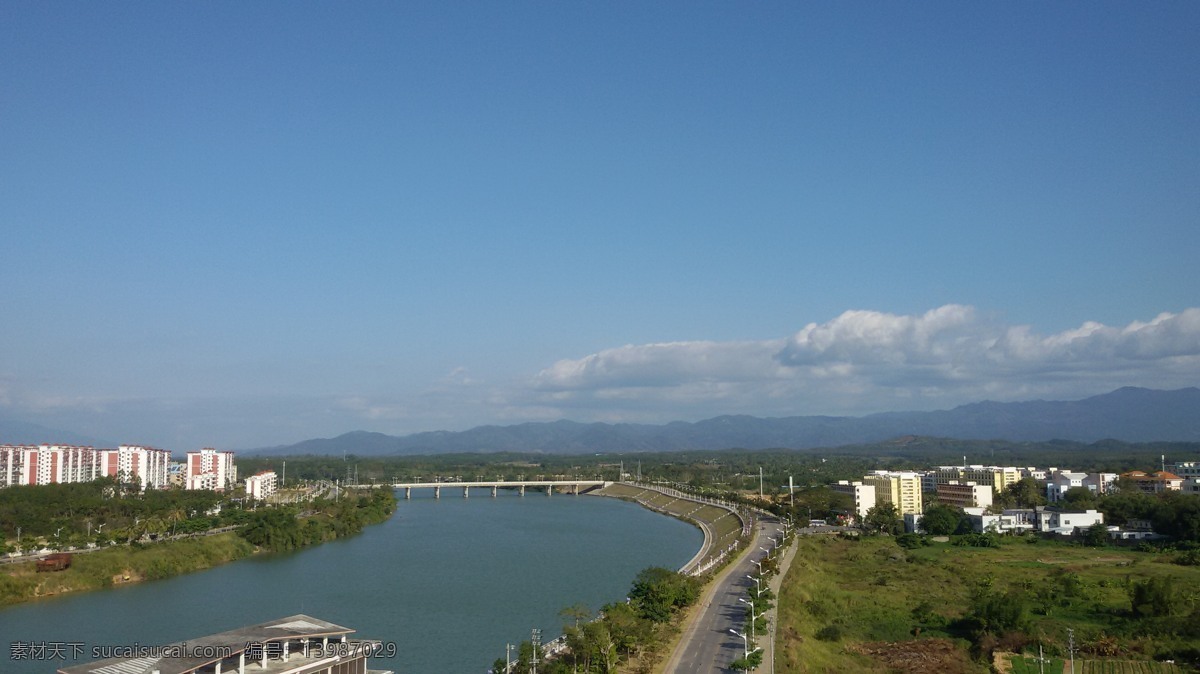 江景 大江 昌化江 江水 蓝天白云 江岸风光 远山 海南岛风景 山水风景 自然景观