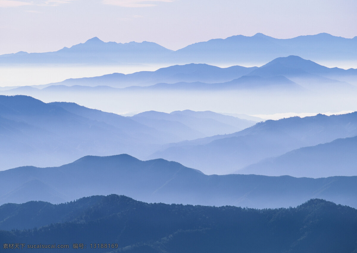 云雾 缭绕 山脉 晨雾 风景图片 山川 山峰 雾气 远山 云海 云雾缭绕 自然风光 背景图片