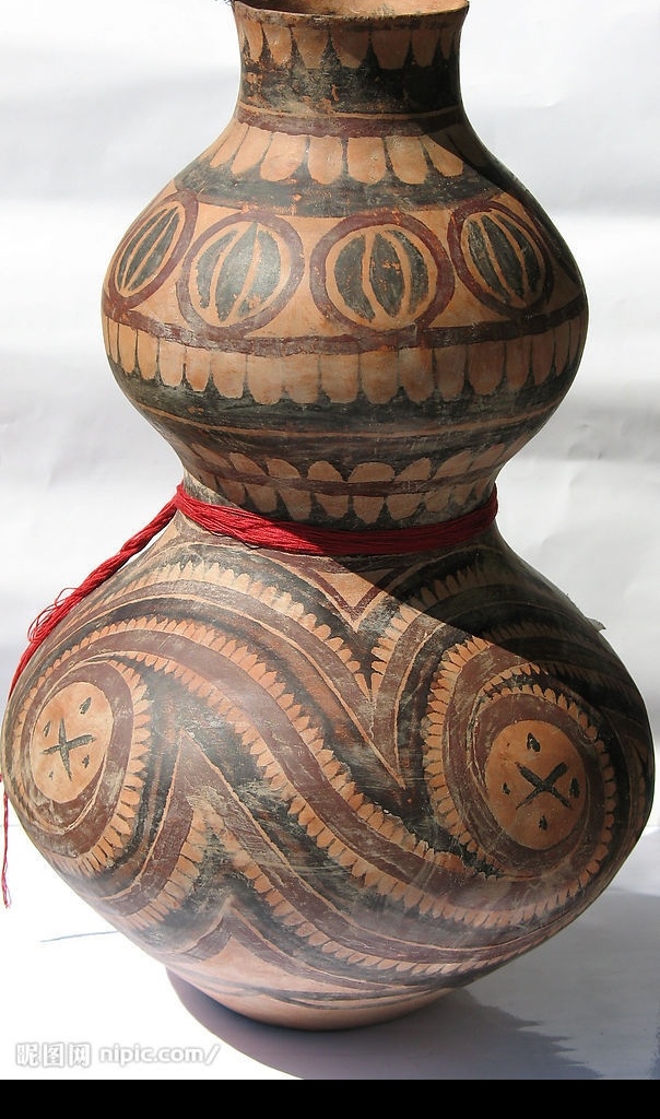 葫芦陶罐 马家窑文化 全身图案 黑红彩 口小颈长 束腰 平底 胎光滑 文化艺术 传统文化 设计图库