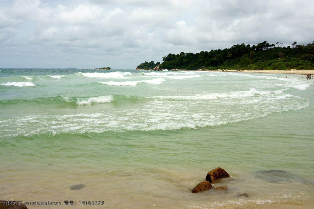 巴厘岛 大海 岛屿 海边 海浪 海水 海滩 礁石 在海边 印度尼西亚 旅游 景点 岩石 岛礁 沙滩 浪花 自然风光 自然风景 旅游摄影 psd源文件