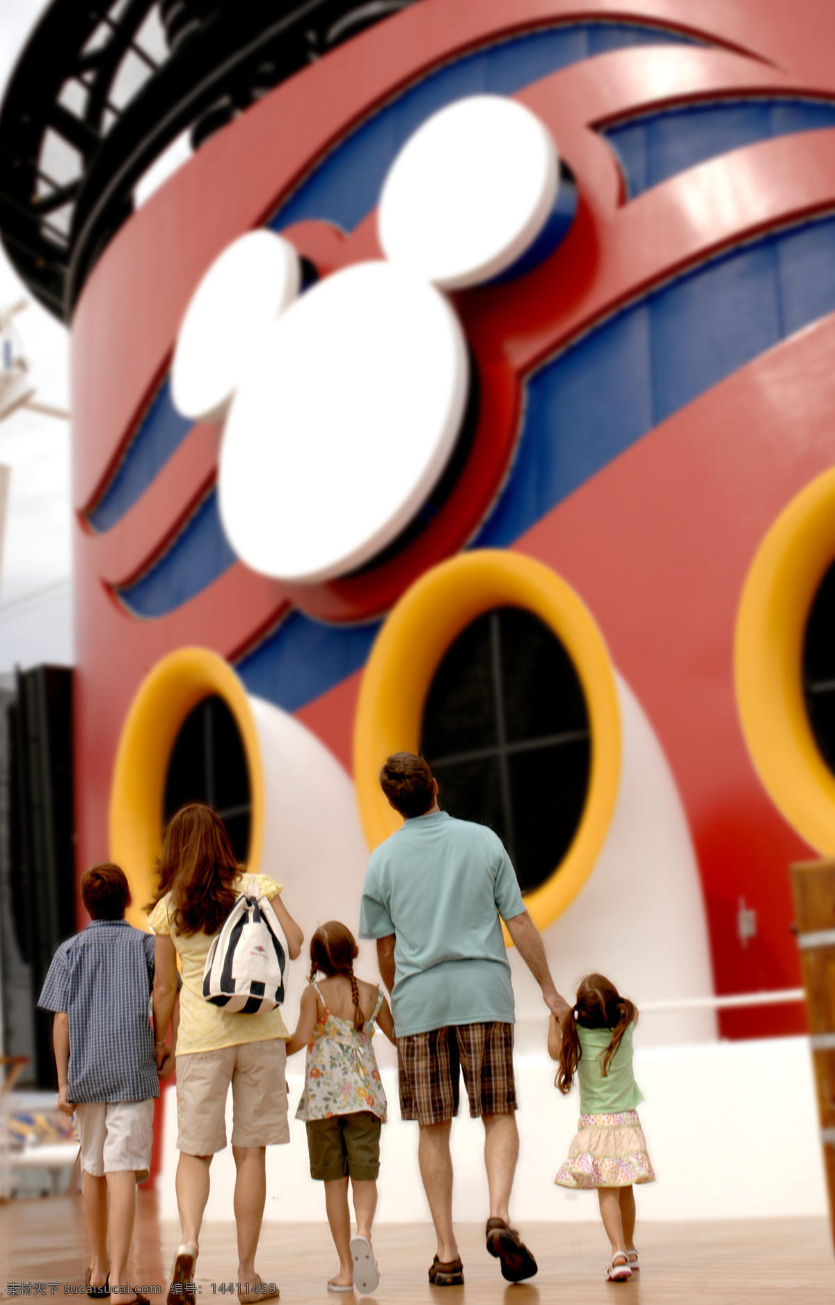 迪士尼 儿童节 父母 孩子 亲子 生活百科 娱乐休闲 一起 去 米奇 乐园 儿童公园 米奇妙妙屋 节日素材 六一儿童节