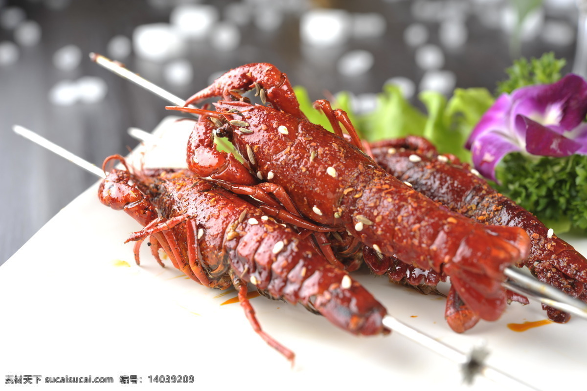 烤小龙虾 小龙虾 芝麻 生菜 烧烤签 鲜花 餐饮美食