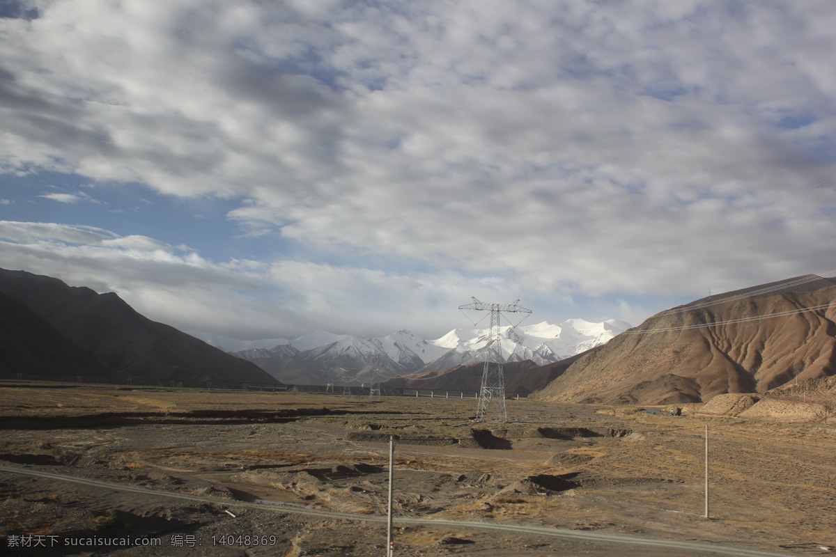 途径巴颜喀拉 雪山 西藏 山峦 蓝天 白云 景致 风景名胜 自然景观