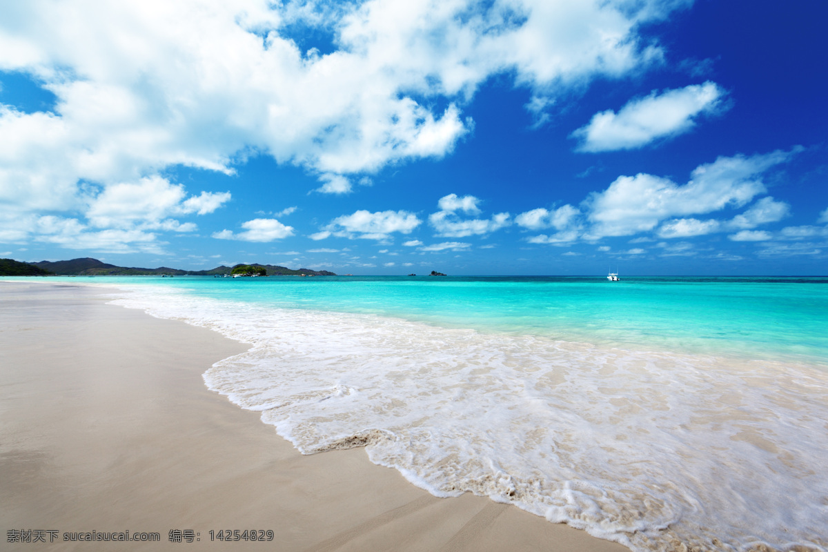 海边美景 海滩 海面 大海 海水 海边 蓝海水 沙滩 沙子 蓝天 云彩 热带风景 自然风景 自然景观