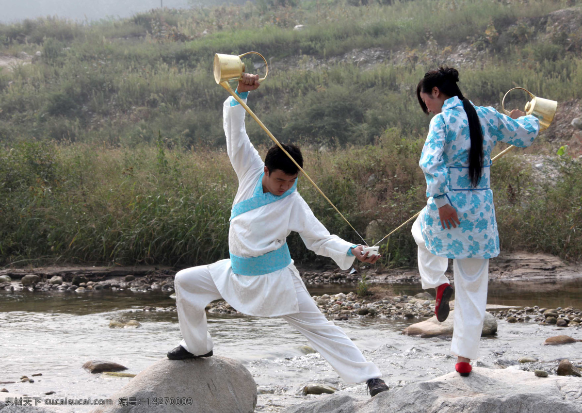茶道 倒茶 男性 男人 女性 女人 中国传统 茶艺 表演 风景 河流 石头 职业人物 人物图库